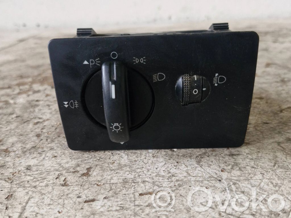 Light switch   4M5T13A024LA