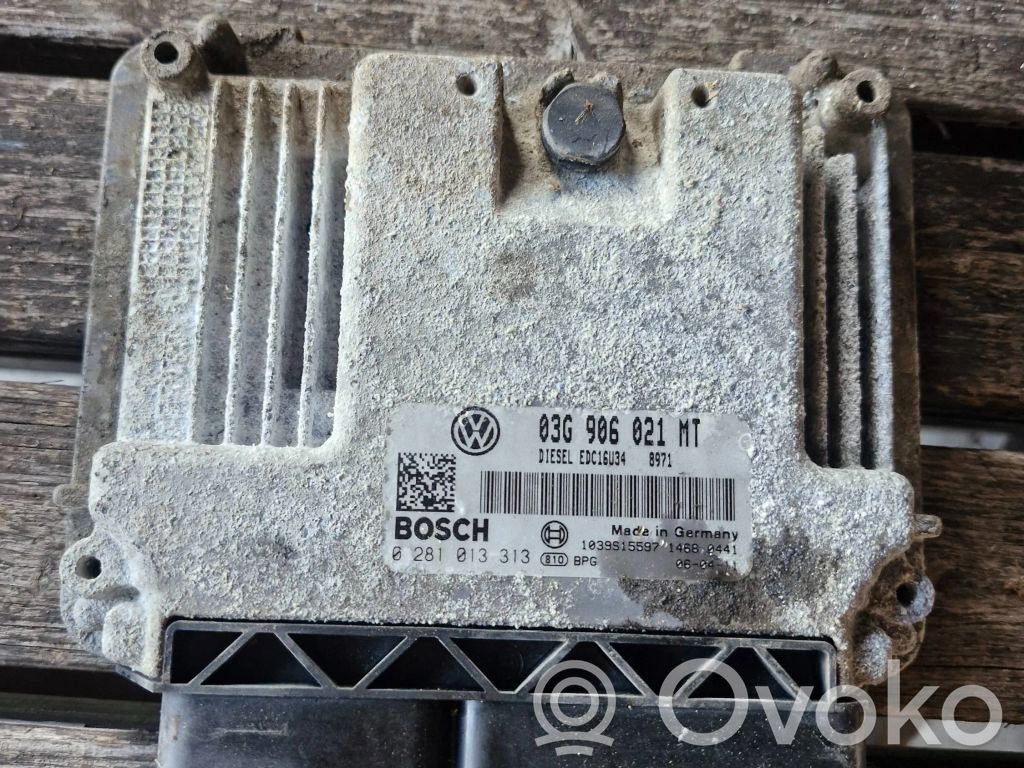 Volkswagen PASSAT B6 Engine control unit/module 