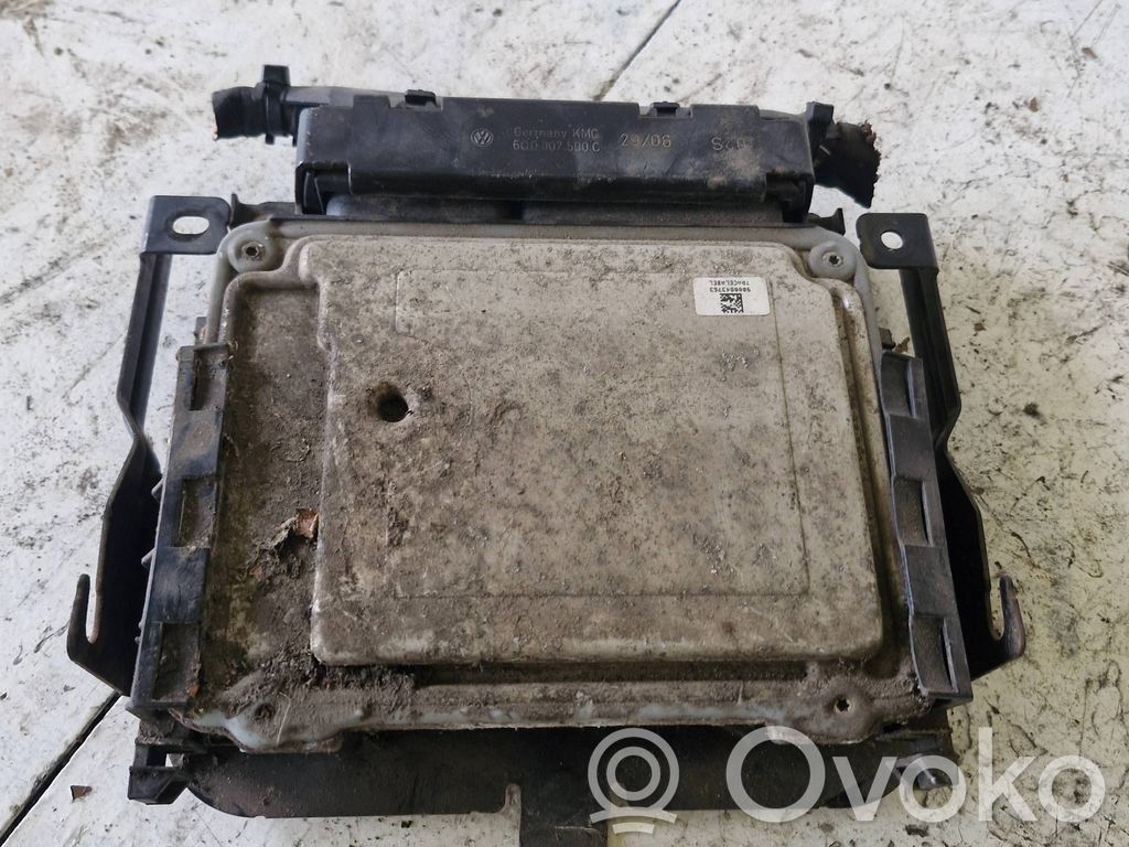 Volkswagen PASSAT B6 Engine control unit/module 