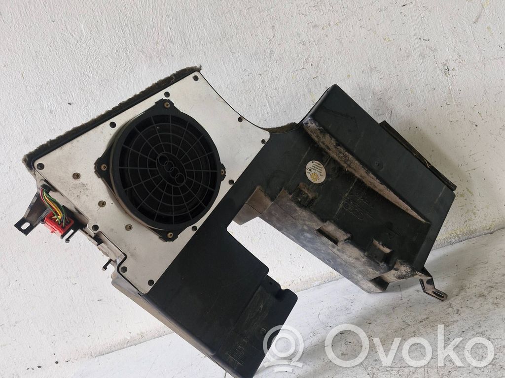 Audi A4 S4 B5 8D Altavoz subwoofer 