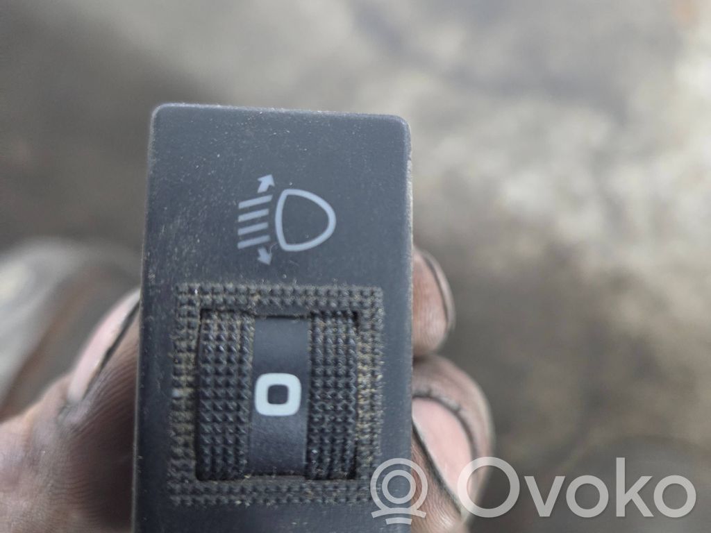 Headlight level height control switch   8D0941301,PA66GF30,1095