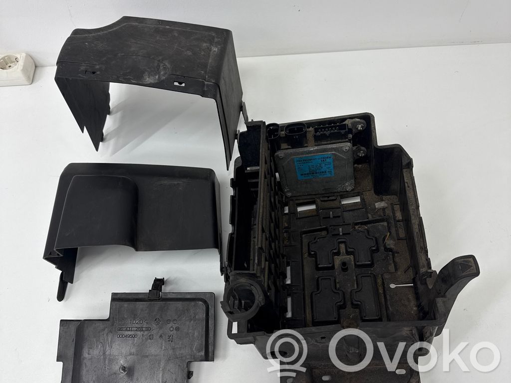 Battery box tray