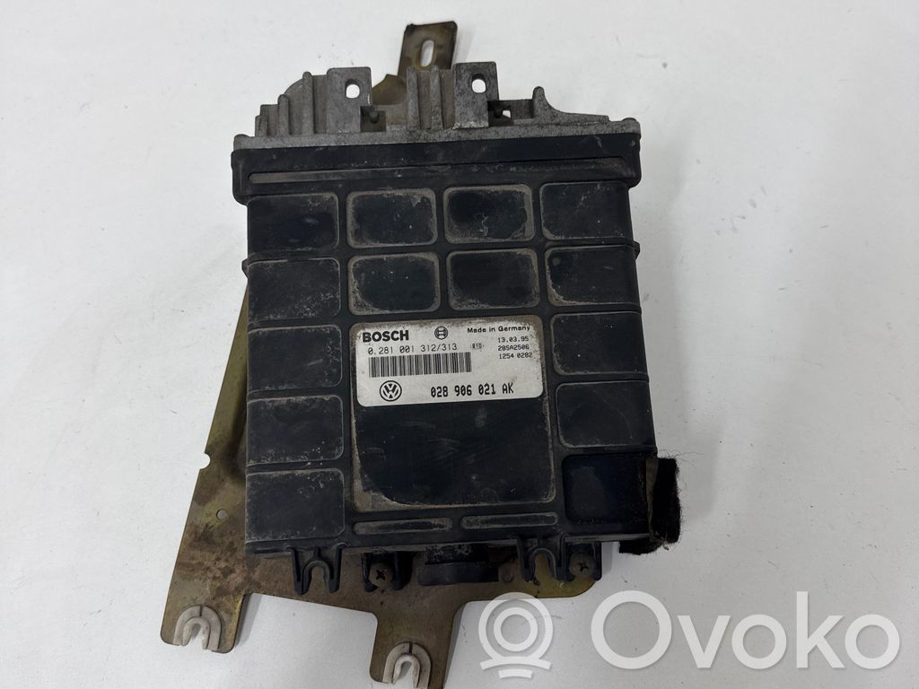 Volkswagen PASSAT B4 Engine control unit/module 