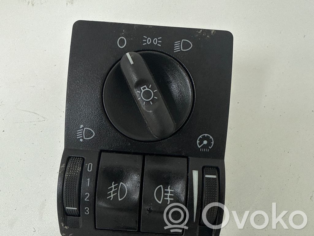 Opel Corsa C Šviesų jungtukas 