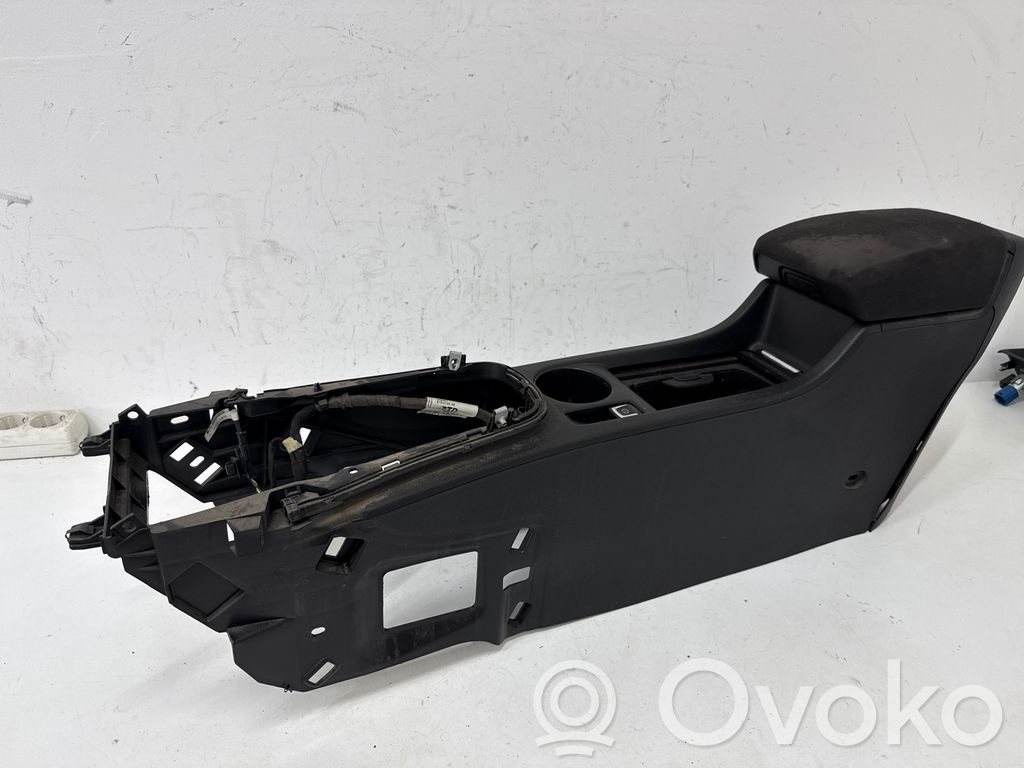 Opel Astra J Center console 