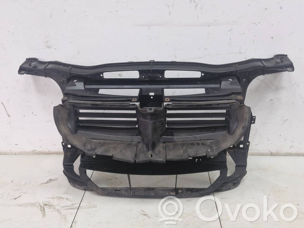 BMW 3 E90 E91 Radiatorių panelė 