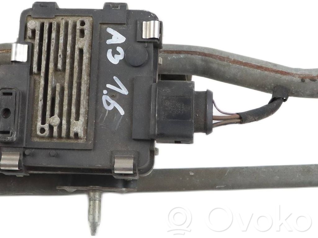 Audi A3 S3 8P Mechanizm i silniczek wycieraczek szyby przedniej / czołowej 