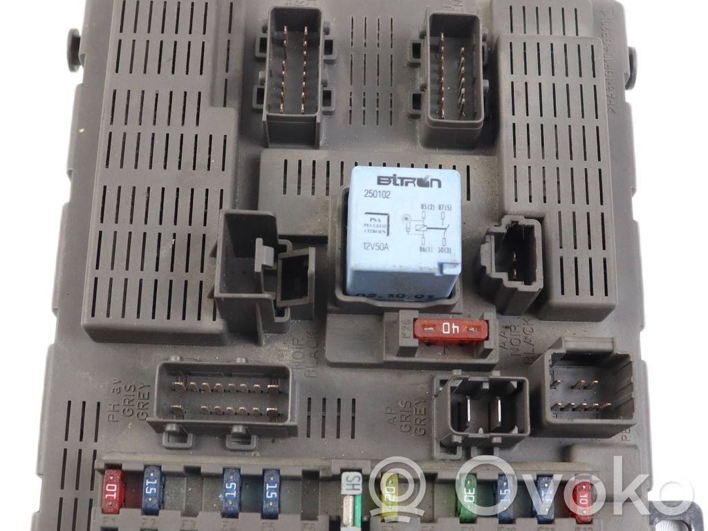 Citroen C5 Fuse module 