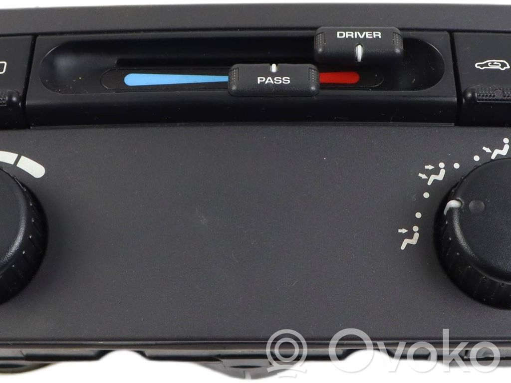 Chrysler Pacifica Climate control unit 