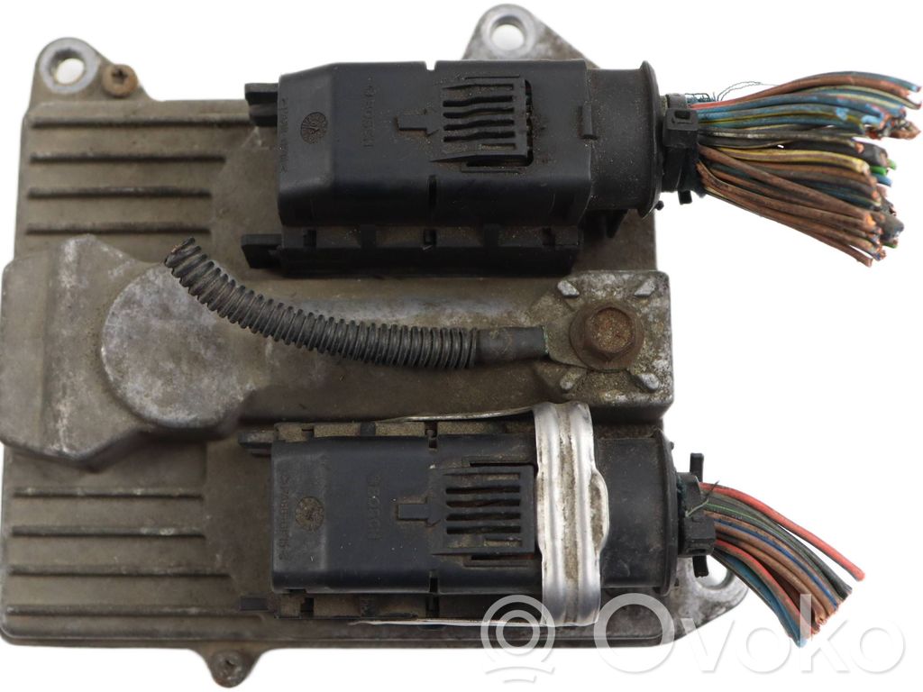 Opel Zafira B Engine control unit/module 