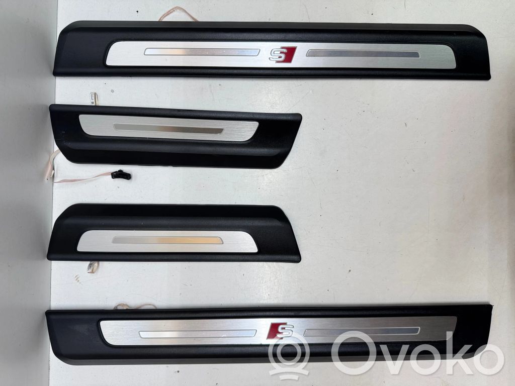 Audi Q8 Copertura del rivestimento del sottoporta anteriore 