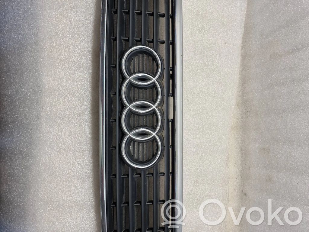 Audi A8 S8 D2 4D Etusäleikkö 