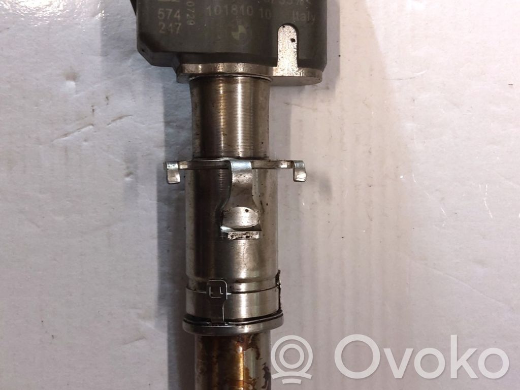 Fuel injector   758904803