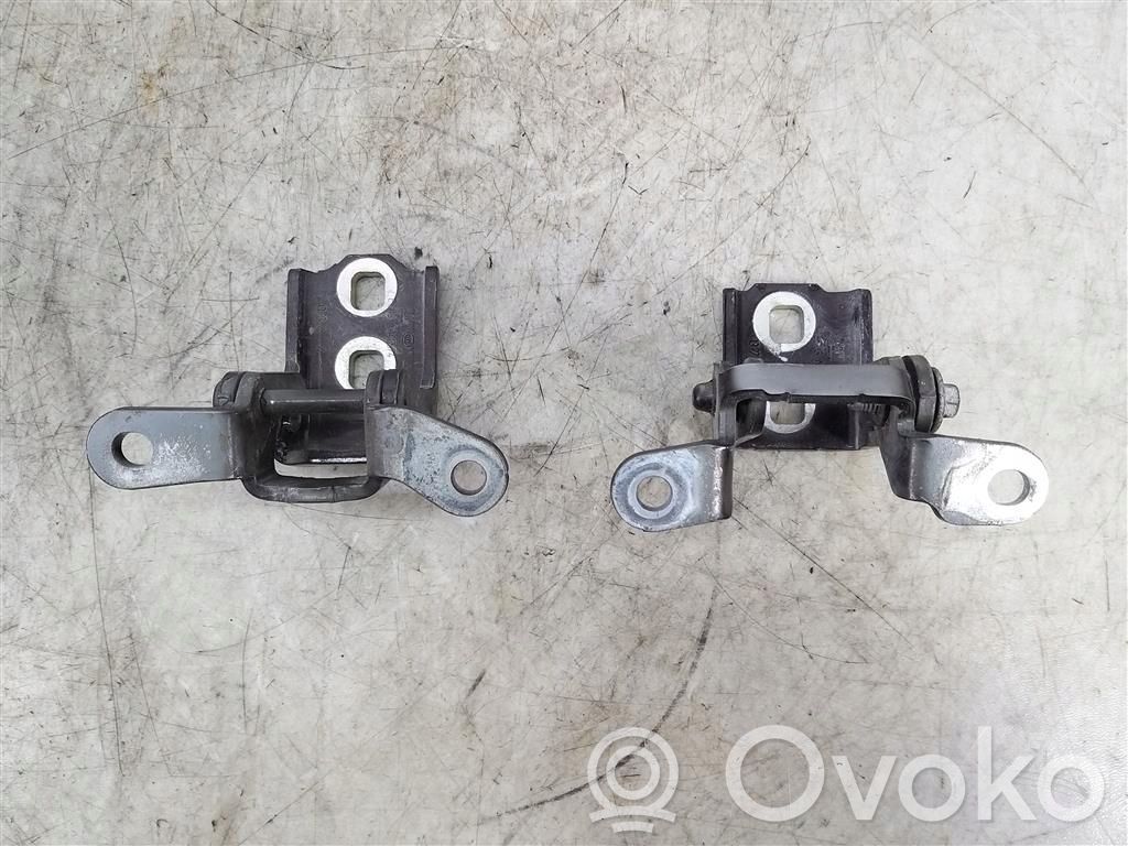 Opel Insignia A Zawias dolny drzwi tylnych 