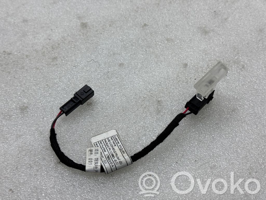 Tesla Model Y Kita centrinė konsolės (tunelio) detalė 