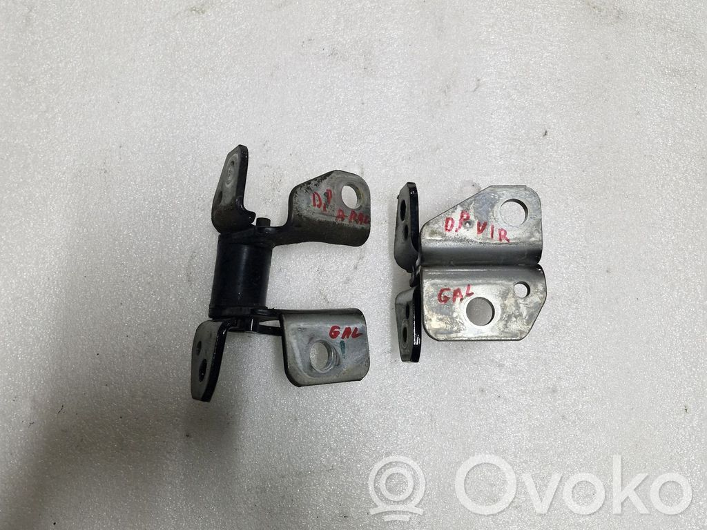 Rear door hinge set