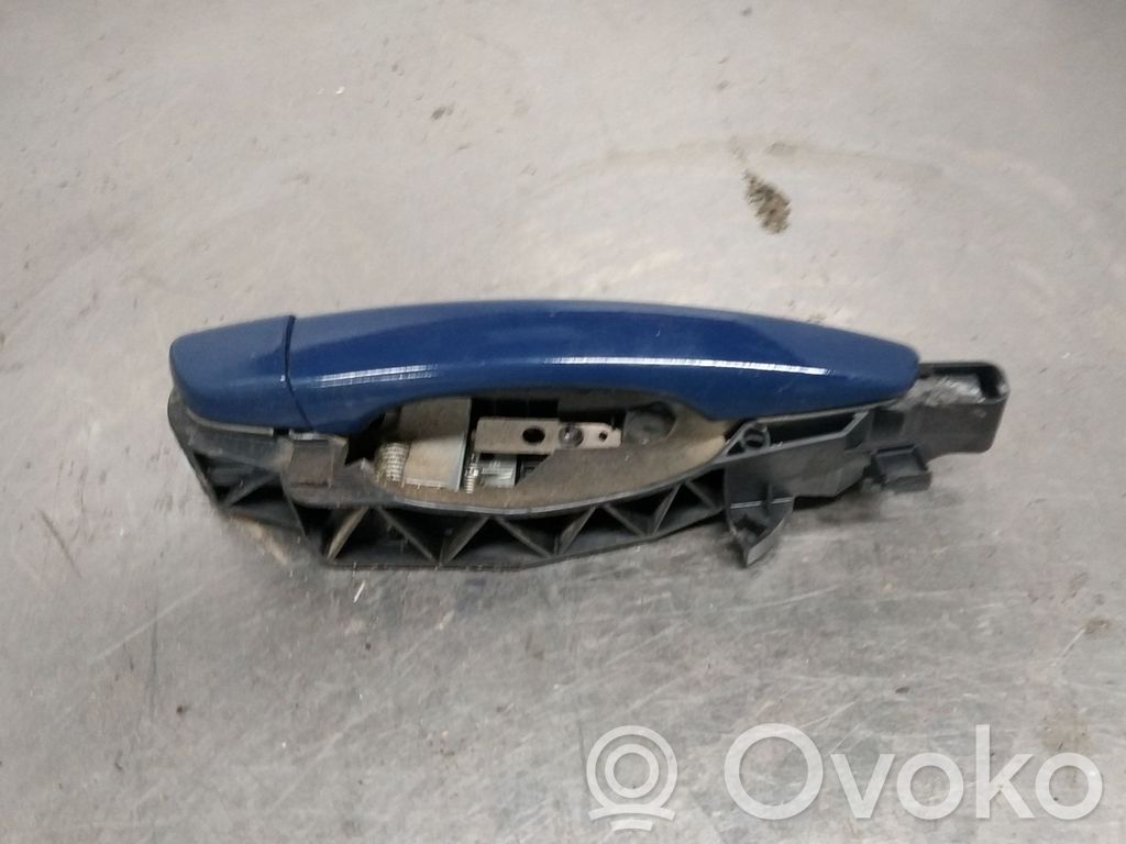 Manecilla externa puerta delantera