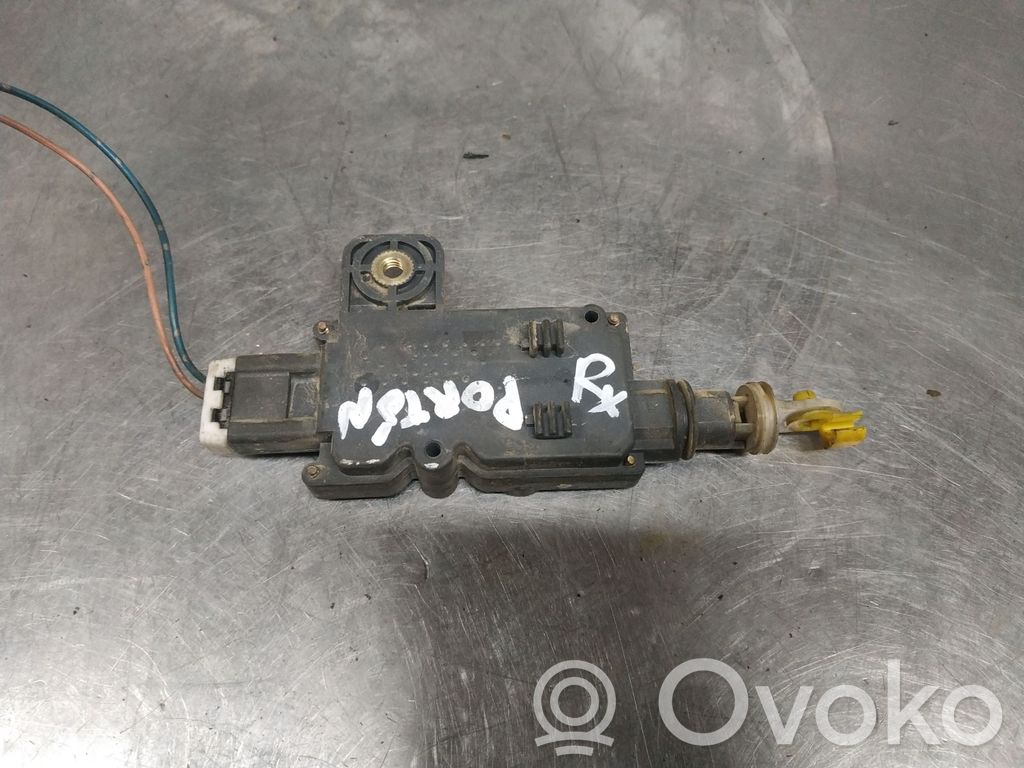 Nissan Primera Spynos varikliukas galinio dangčio 