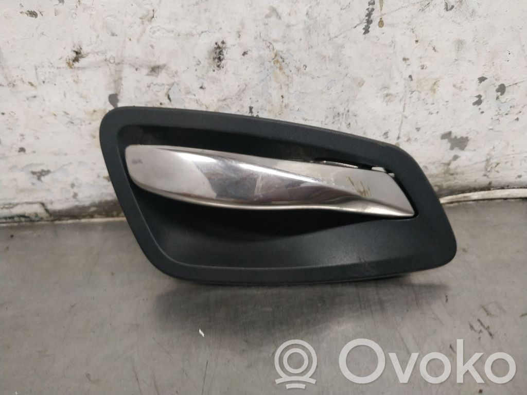 Manecilla interna puerta delantera   697549303