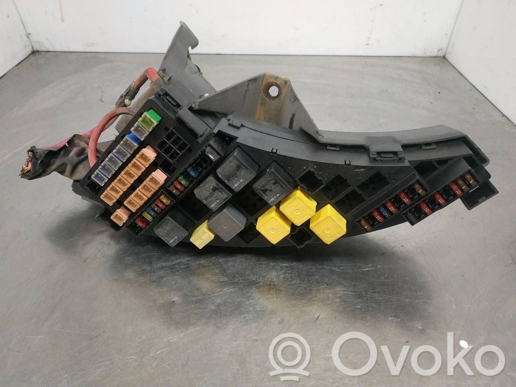 Jaguar S-Type Fuse module 