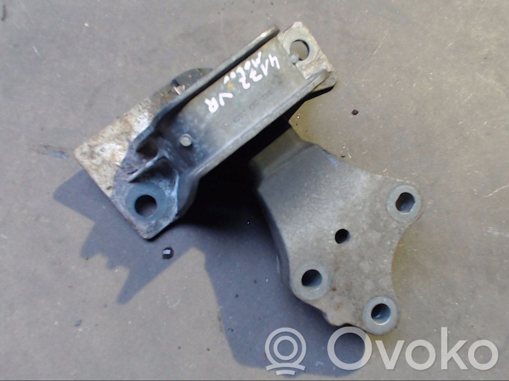 Renault Clio III Engine mounting bracket 