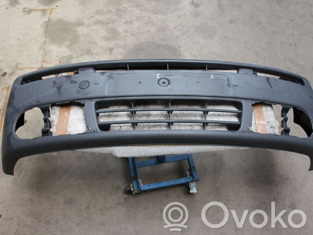 Opel Vivaro Parachoques delantero 