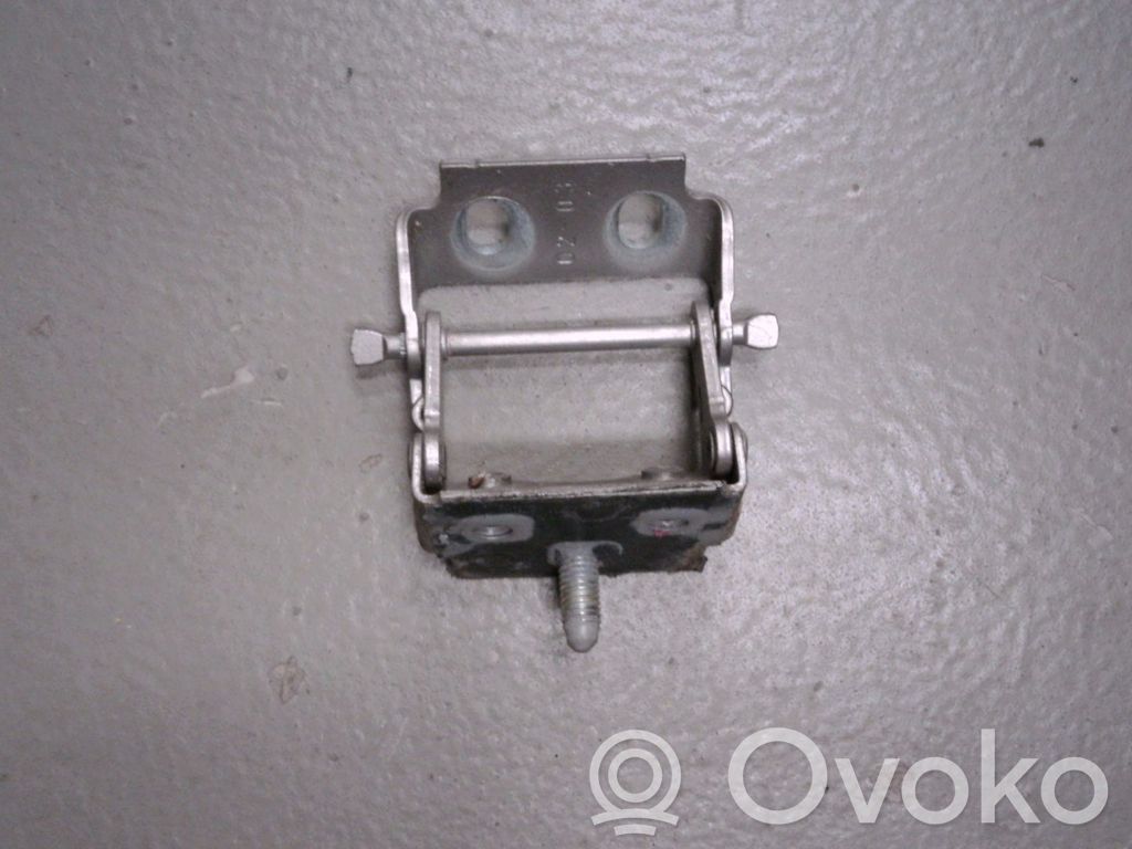 Ford Fiesta Tailgate/trunk/boot hinge 