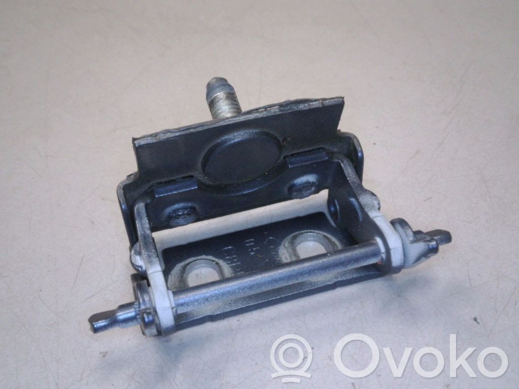 Ford Fusion Tailgate/trunk/boot hinge 