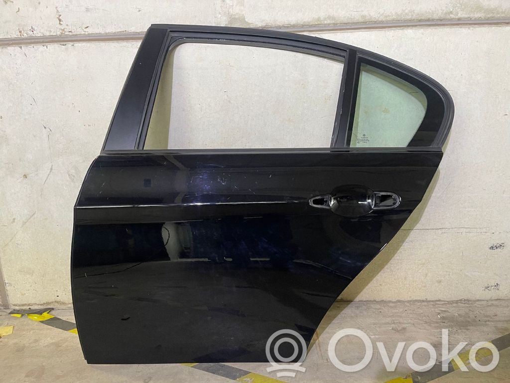Rear door   41527152989