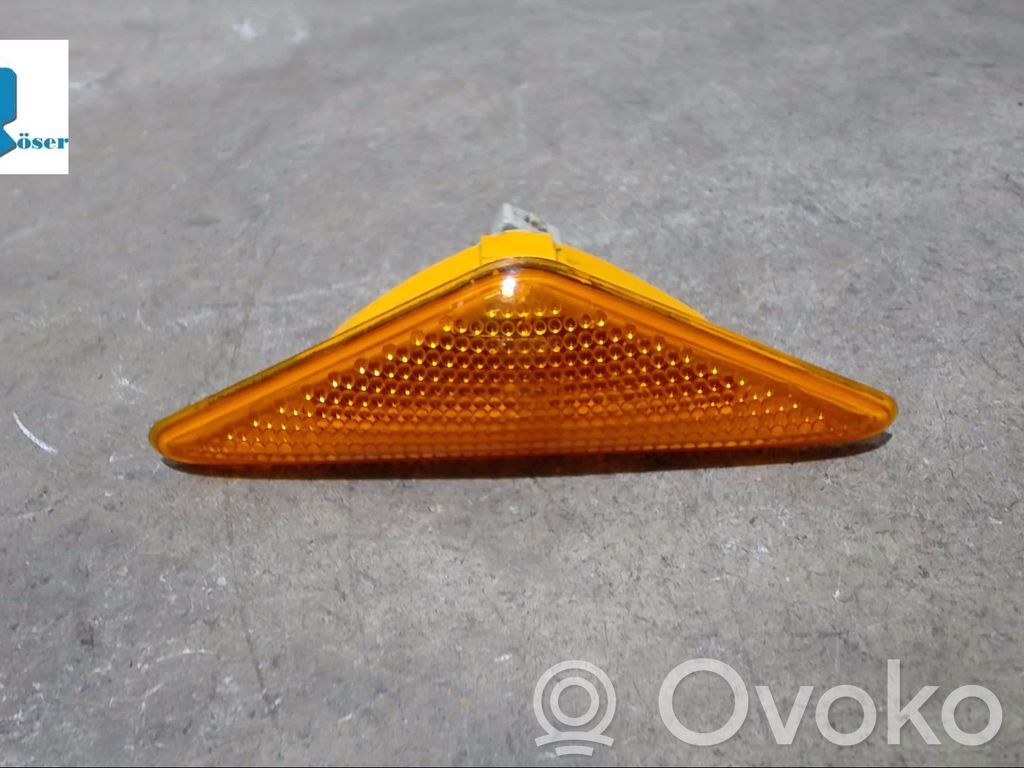 Front fender indicator light   4364357