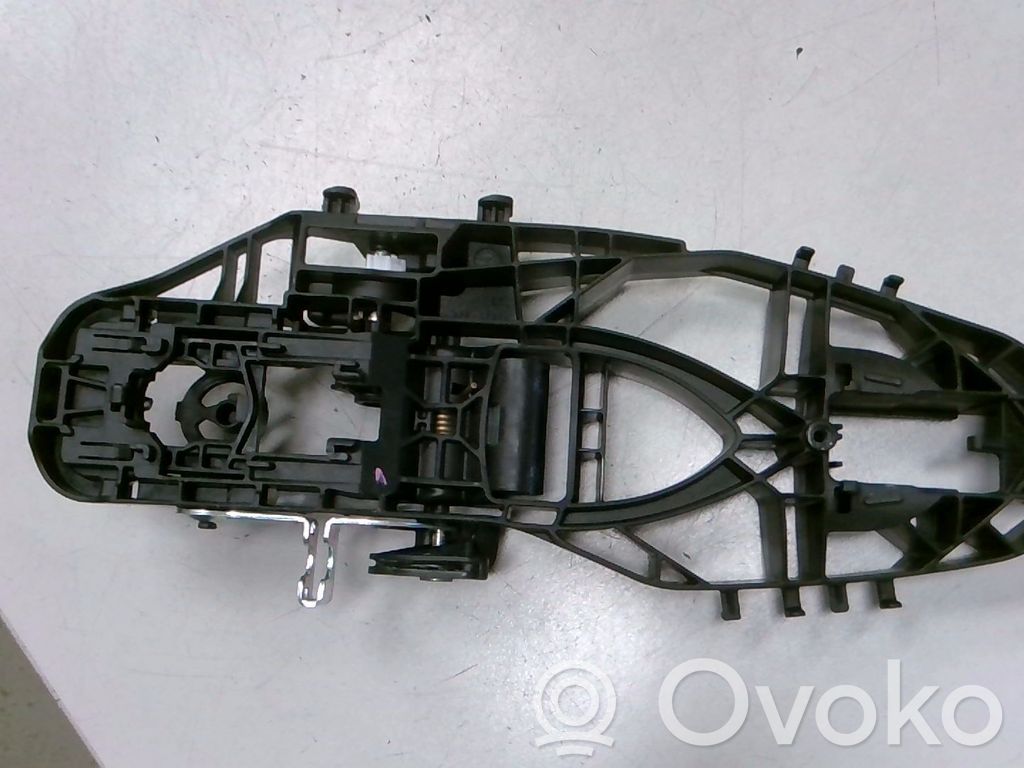 Ford Fiesta Aizmugurē turētājs / kronšteins ārējam atvēršanas rokturim 