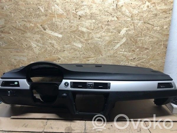 BMW 3 E90 E91 Dashboard 