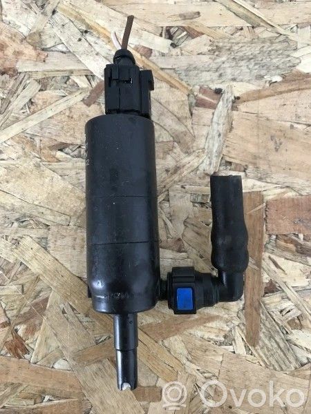 Volkswagen PASSAT B7 Pompe de lave-glace de pare-brise 