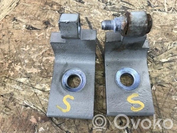 Bisagra superior puerta delantera   7046050,15694