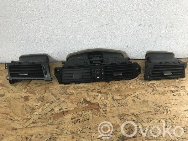 BMW 5 E60 E61 Centrinės oro grotelės 