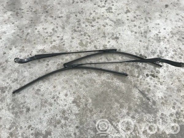 Mercedes-Benz A W169 Brazo del limpiaparabrisas delantero 