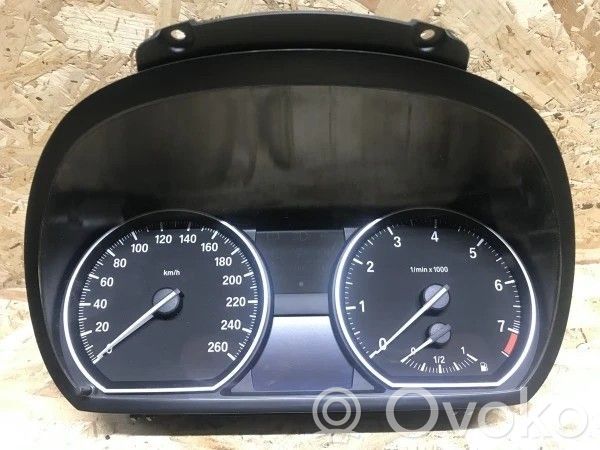 Geschwindigkeitsmesser Cockpit   102493585,10375