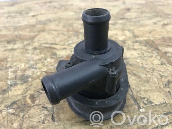 Volkswagen Golf VI Water pump 