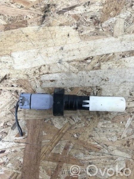 Nissan Navara D40 Dzesēšanas šķidruma līmeņa sensors 