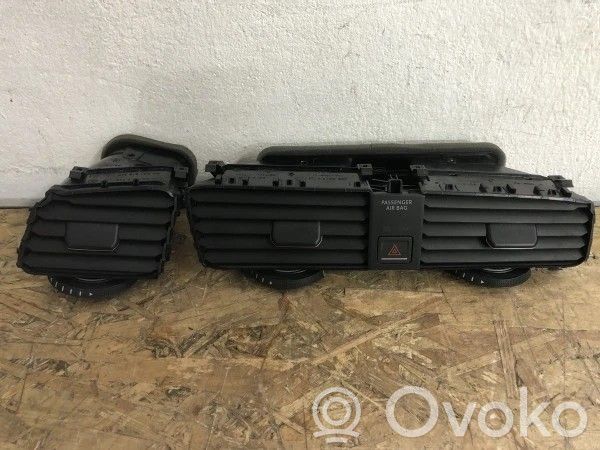 Volkswagen Golf VII Dash center air vent grill 