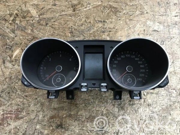 Volkswagen Golf VI Speedometer (instrument cluster) 