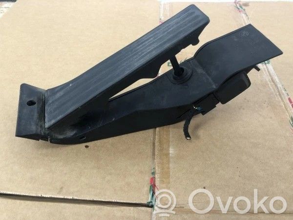 Akceleratoriaus pedalas   6772645,32297