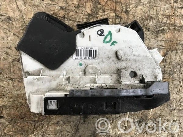 Volkswagen Polo V 6R Priekšpusē slēdzene 