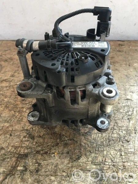 Volkswagen PASSAT B7 Alternator 