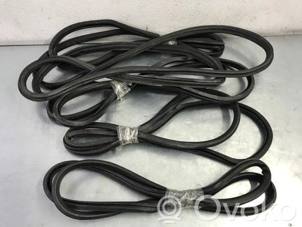Audi A6 S6 C6 4F Trunk rubber seal (body) 