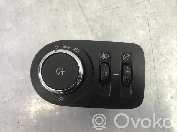 Light switch   13310330,69802