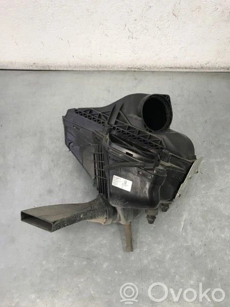 Obudowa filtra powietrza   8K0133837AA,73181