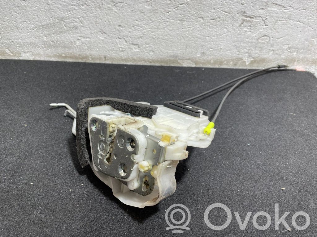 Front door lock   231219