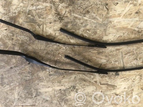 BMW 1 E82 E88 Braccio della spazzola tergicristallo anteriore 