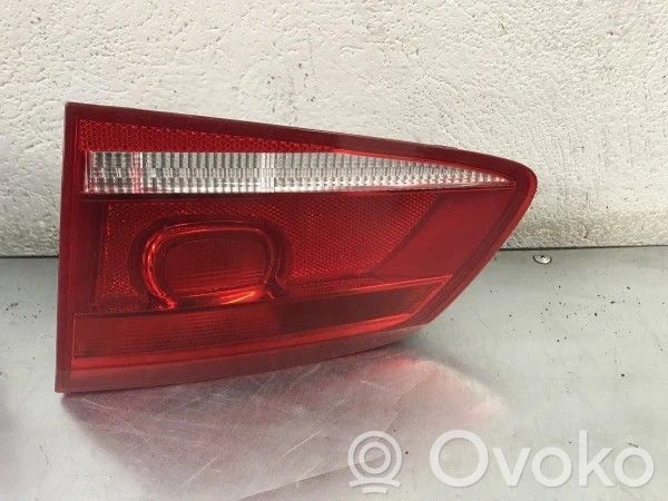 Volkswagen PASSAT B7 Lampă spate în capacul portbagajului 